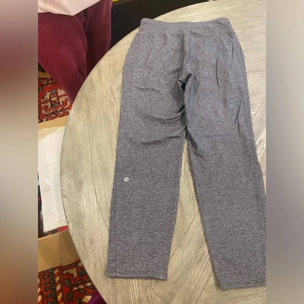 Lululemon On The Fly Pant Flattering Fit Lightweight Breathable Fabric Gray W 4 - Picture 4 of 6